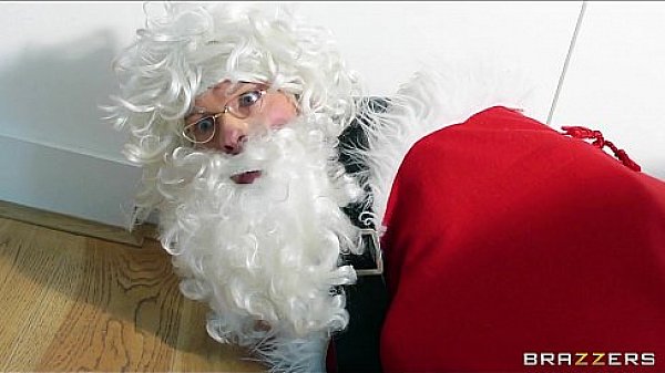 Brunette vixen & busty blonde cougar share big-cock in threesome 