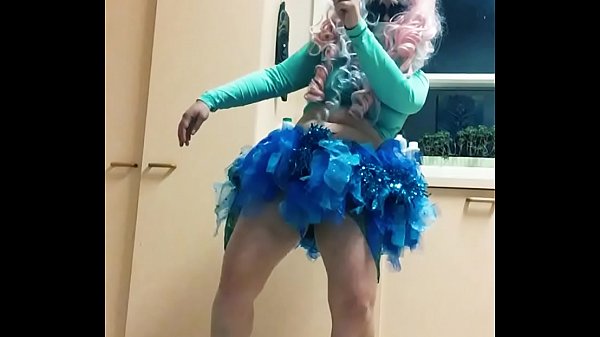 Nonton Weirdos Socially Isolating During Covid-19 Times thumbnail