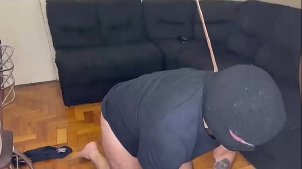 Eu E Meu Escravo Pessoal Seguindo Minhas Ordens Do Dia thumbnail