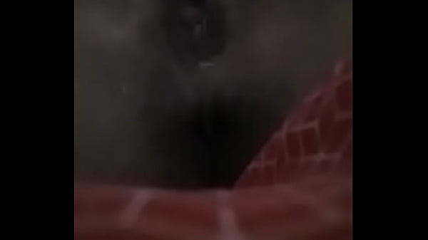 Mo&ccedil;a gozando na dedada na buceta 