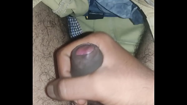 Play MP4 - Masturbating in midnight under blancket