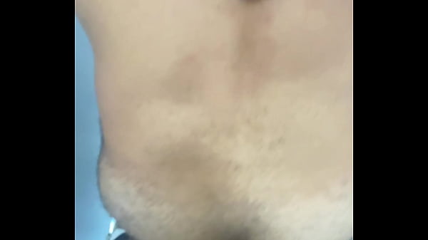 Play MP4 - H&Eacute;TERO CASADO FODENDO O CU DO VENDEDOR GAY NO ESTOQUE DA LOJA