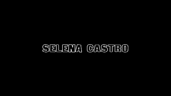 Nonton Latin Teen Selena Castro Sits On Her Couch, Giving You A Dick Moving Upskirt Of Her Soft... thumbnail