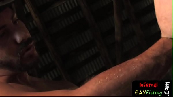 Hunky maledom stretching slaves asshole