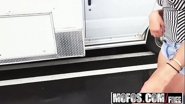 Play MP4 - Mofos - Project RV - Cassidy Banks Gets Freaky in the RV starring  Cassidy Banks