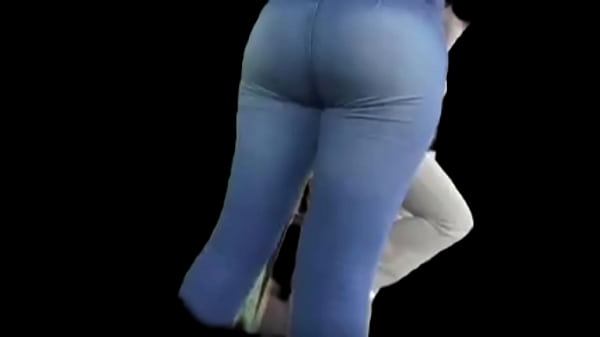 Chibola con gran culo llamando