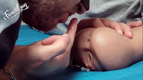 Mec_Français FOURREsa langue dans_ton CUL_des PINCES sur ta CHATTEINSULTES JOI