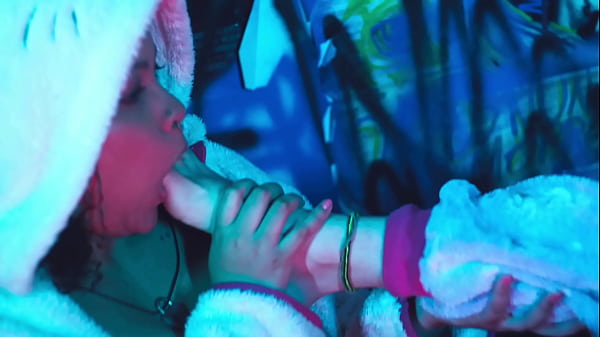 Lesbian Babe Worshiping Her Girlfriend's Feet 