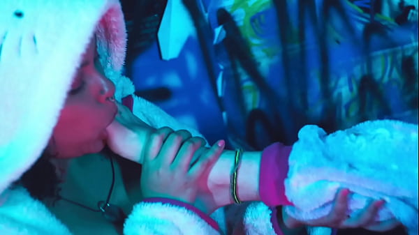 Play MP4 - Lesbian Babe Worshiping Her Girlfriend's Feet