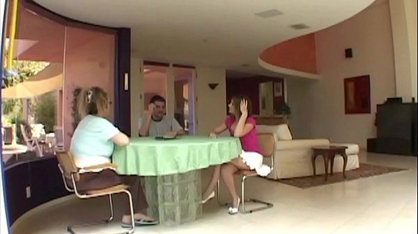 Play MP4 - 19y old girl get her first cum on face