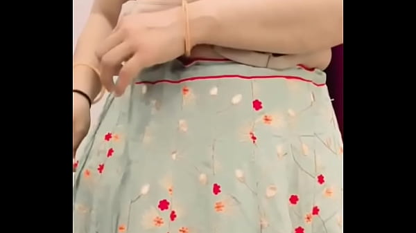 Play MP4 - Helping stepsister in wearing party dress