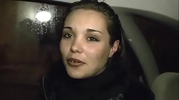 Play MP4 - coquine prit en gangbang