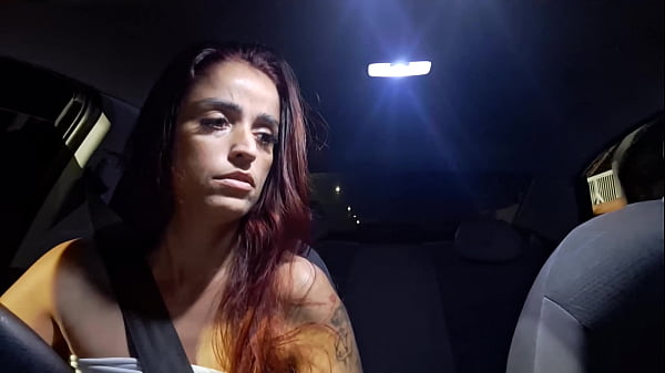 Casada e motorista de aplicativo pega passageiro se masturbando por tr&aacute;s! 