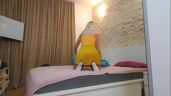 Play MP4 - Preview of girlfriend farting in bed