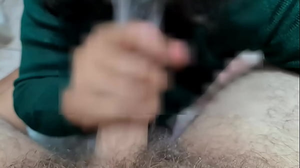 una rica mamadita antesde irse al colegio. Le encanta tragar mecos a la puta_colegiala