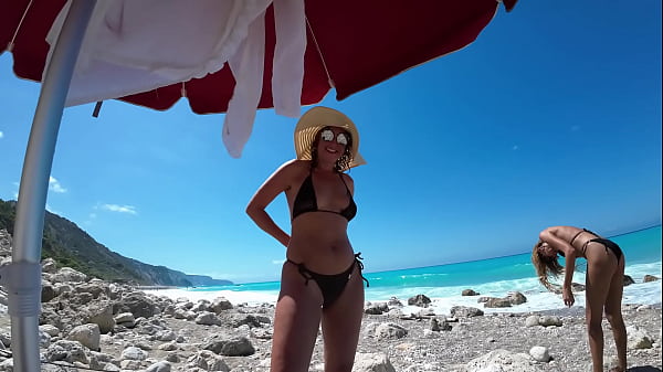 Nonton Blowjob Cum Eat Ass Lick And Pissing's On The Beach thumbnail