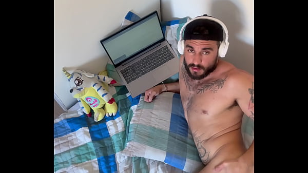 Puto Tatuado Tocando Punheta thumbnail