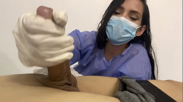 A_mi paciente se le puso bien durano me pude resistir PORNO EN ESPAÑOL