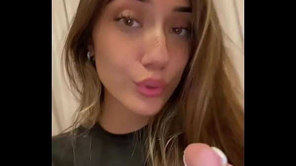 This girls smile will make you go crazy 