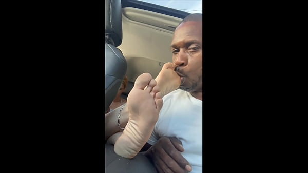 Hood White Chick Feet