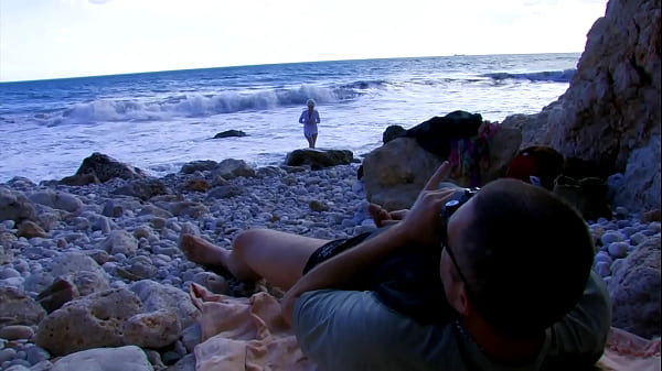 Nonton Blonde Tattoed Mom Riding Cock On A Beach thumbnail