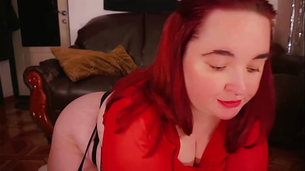 Play MP4 - The fat girl sucks dick deliciously and shows off her body