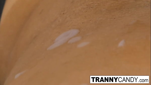 Play MP4 - Vitoria Neves dildos her trans asshole