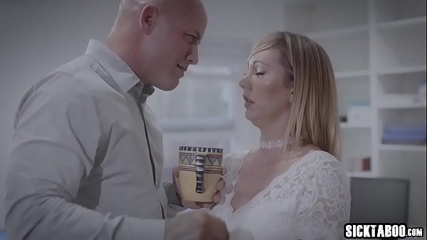 Secretary MILF banged_and blowjob by a_corrupt boss