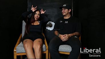 Pareja real cuckold vive la experiencia de un glory hole 