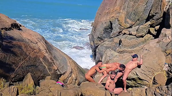 Pelados E Fodidos Orgia Na Praia Fodendo Na Praia - Parte 02 thumbnail