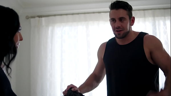 Play MP4 - Seductive Roomies Scarlett Alexis & Charlotte Sins Have The Hots For Dante Colle