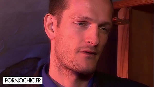 Play MP4 - Double Penetration in a castle