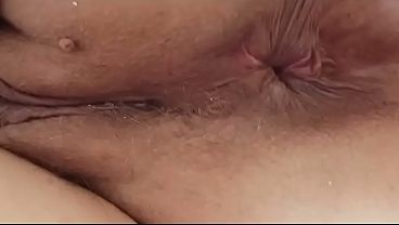 Mi apro il culo sfondato e peloso 