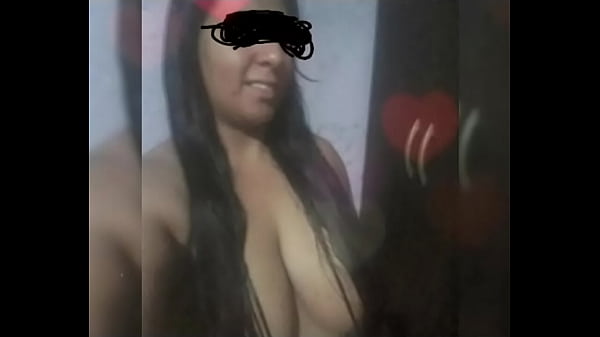 Caliente vecinita me manda sus fotos y v&iacute;deos hot.  Me pide pija todo el tiempo. 