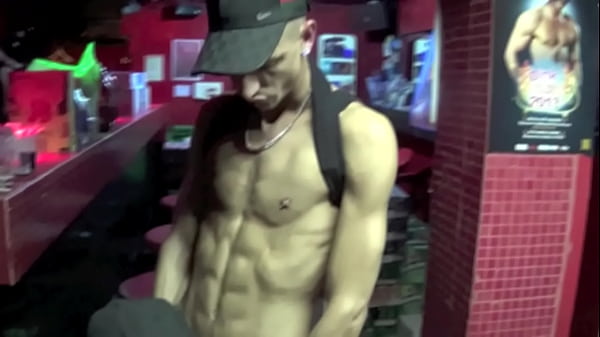 Jeune Chinois A Bus&eacute; Par Un Rebeu Avec Une Tres Grosse Queue thumbnail