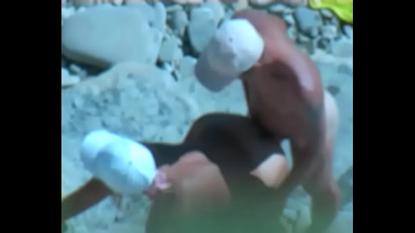 Nonton Amateur Tan Milf Fucking On The Rocks thumbnail