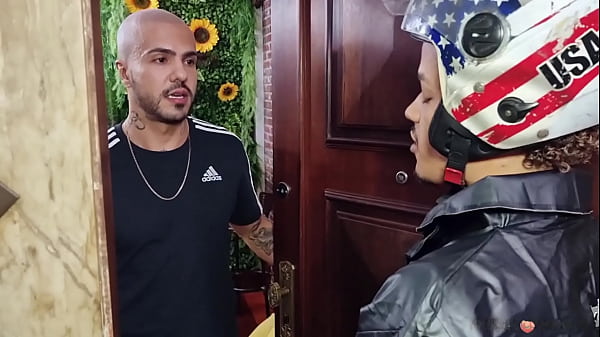 O Entregador Veio Errado Mas A Safadeza Foi A Mesma . Leleke12 thumbnail