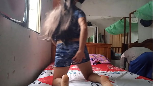 Play MP4 - RESPETAD A TU HIJASTRO Y HACED LO QUE OS MANDE&excl;&excl; MADRASTRA TIENE UN MOMENTO INCOMODO CON SU HIJASTRO Y LUEGO COMIENZAN A REALIZAR SU MAS OSCURA FANTASIA EN CASA DEL MARIDO&period; 1