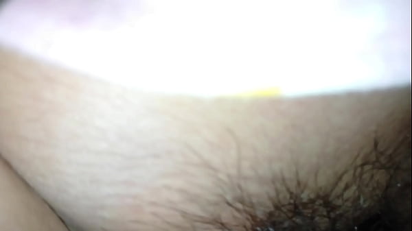 น้ำพุ่งเข้ารูหีที่ยังบริสุทธิ์ของสาวเพื่อนบ้าน 