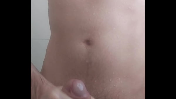 Play MP4 - Tomando banho e gozando