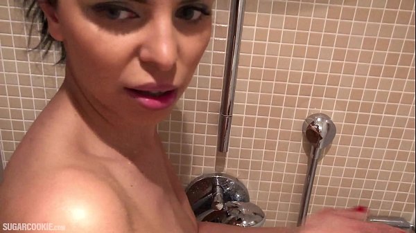 Play MP4 - Very busty MILF Kira Queen makes a homemade amateur sex-tape