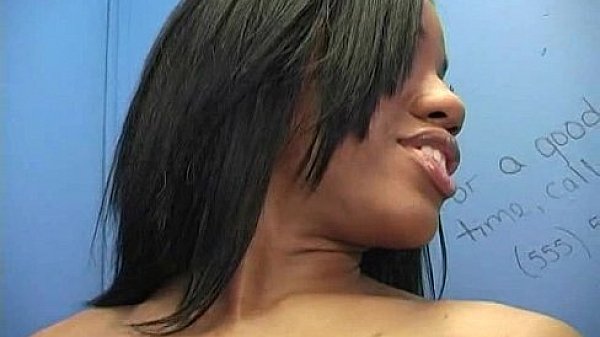 Nonton Black Girl Have Surprise Gloryhole 14 thumbnail