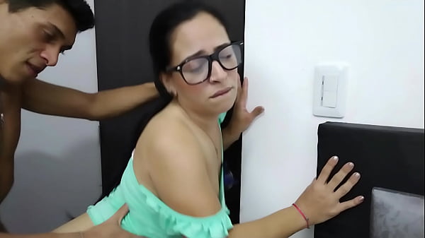 Mi Hijastra Coge Como Toda Una Perra En Calor thumbnail