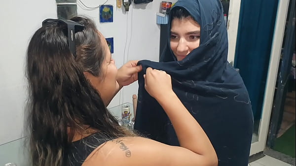 Paty Bumbum fica molhada ao preparar uma atriz para cena !!!Branca De_Neve Atriz - Paty Bumbum