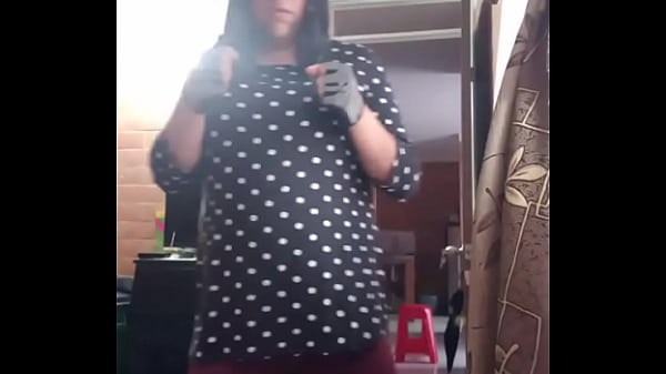 Play MP4 - Fantasias de una crossdresser&colon; Liseth practicando workout erotico