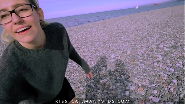 public agent_18 babe_flashingtits with closeup pussy in central park