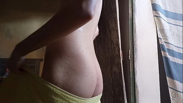 Safado exibindo a bunda 