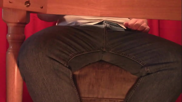 Suddenly Naked in a Restaurant embarrassing! 