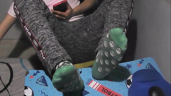 Play MP4 - Taking a rest with my barefeet and sweaty green socks at night
