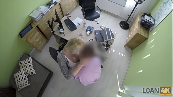 LOAN4K.Chérie donne une poule mouillée pour le forage à unagent de prêt coquine